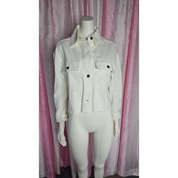 Aerie Ivory Cropped  Medium Raw Hem Boxy Lightweight Jean Jacket Size Medium - Picture 2 of 13